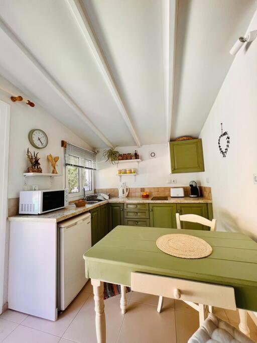 Under The Vine Garden House Apartment Platánion Exterior photo