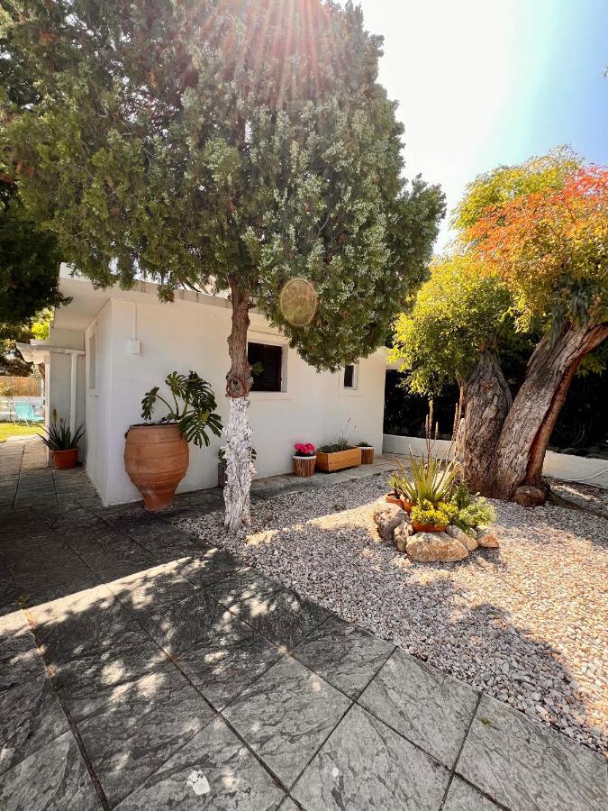 Under The Vine Garden House Apartment Platánion Exterior photo