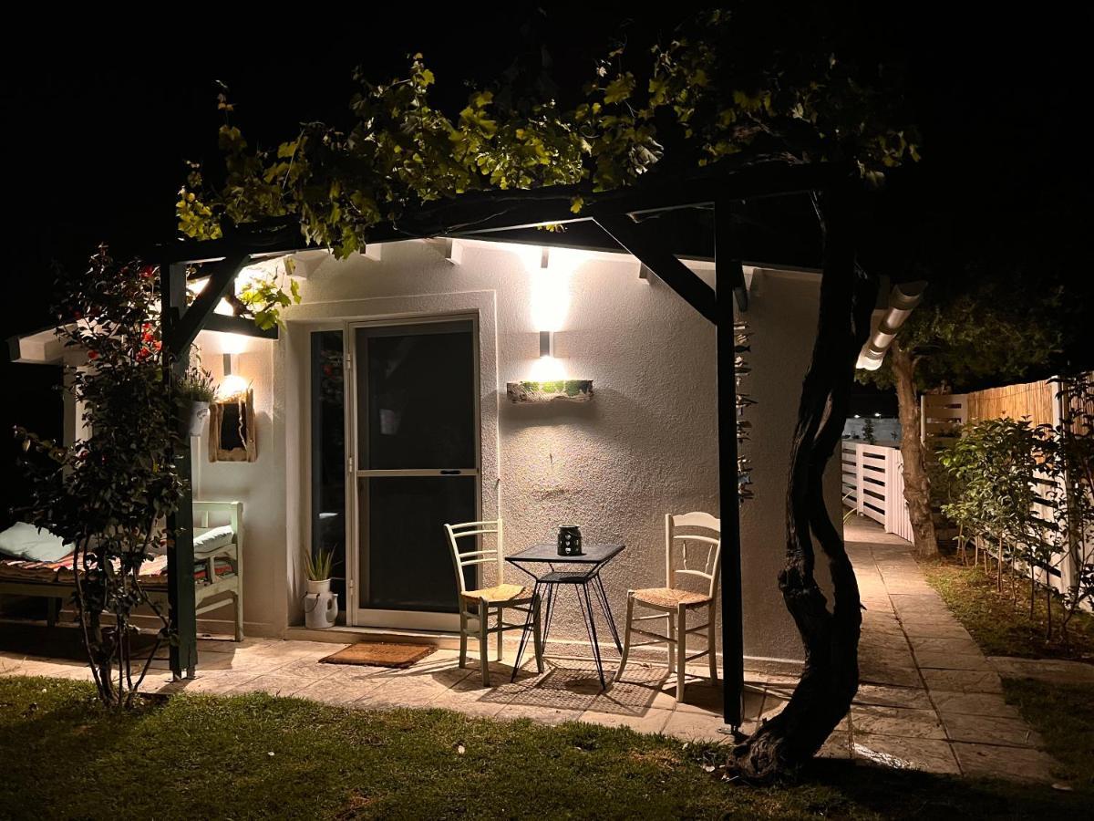 Under The Vine Garden House Apartment Platánion Exterior photo