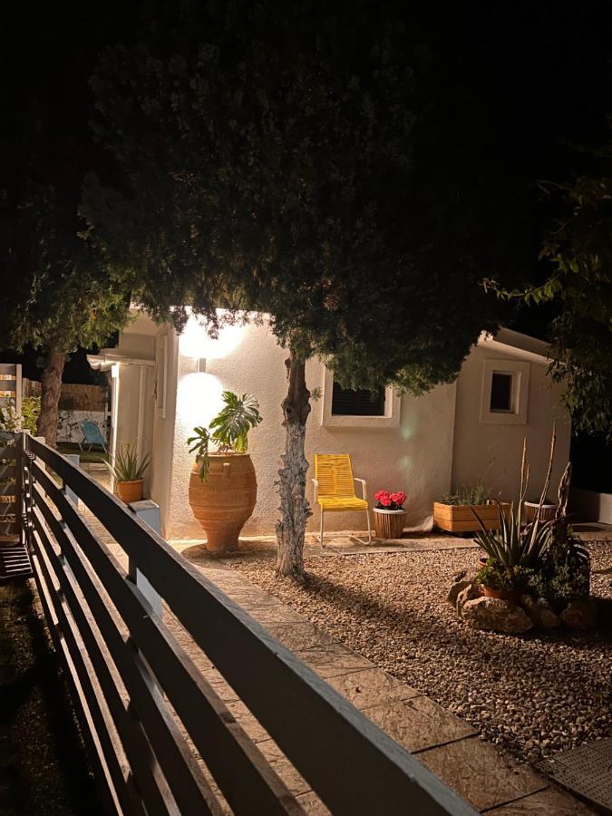 Under The Vine Garden House Apartment Platánion Exterior photo