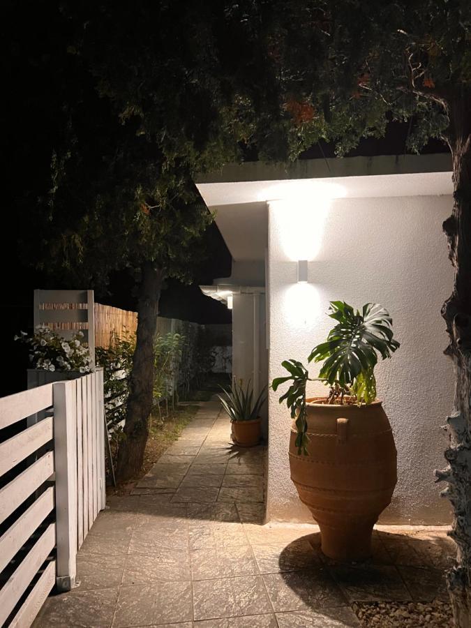 Under The Vine Garden House Apartment Platánion Exterior photo