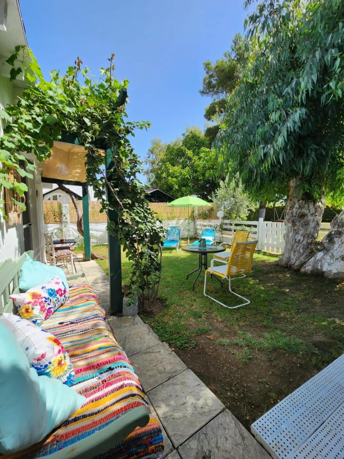 Under The Vine Garden House Apartment Platánion Exterior photo